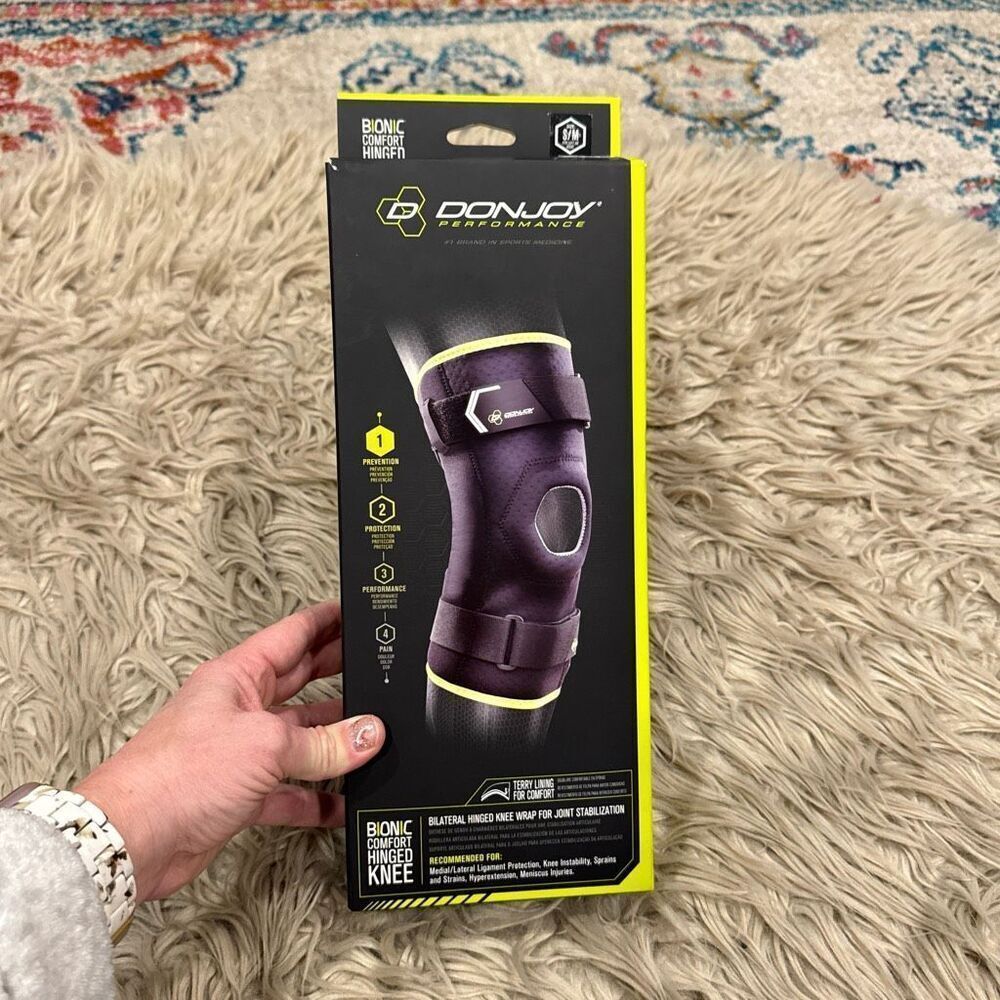 DonJoy Performance Bionic Comfort Hinged Knee Brace size small/medium